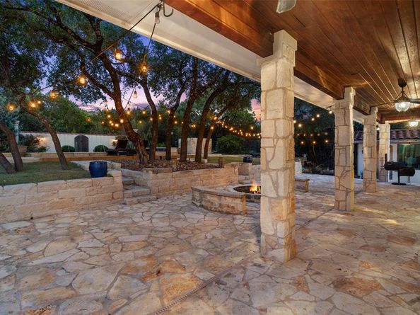 201 Cowal DR N, Spicewood TX 78669