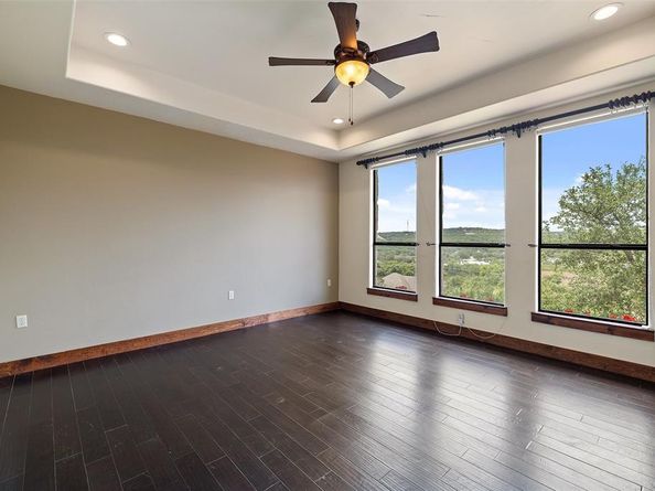 201 Cowal DR N, Spicewood TX 78669