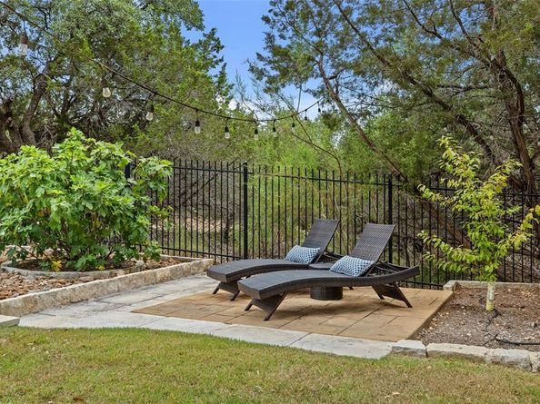 201 Cowal DR N, Spicewood TX 78669