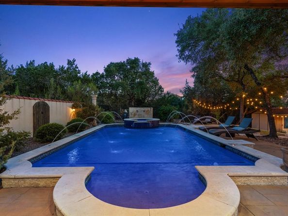 201 Cowal DR N, Spicewood TX 78669