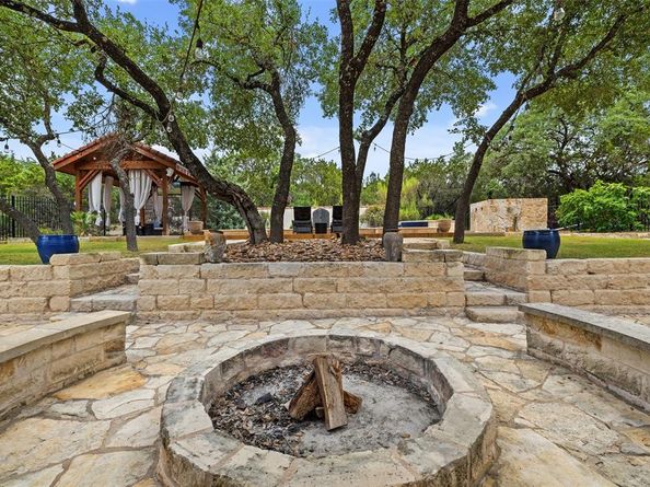 201 Cowal DR N, Spicewood TX 78669