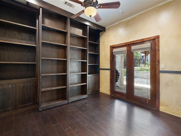 201 Cowal DR N, Spicewood TX 78669