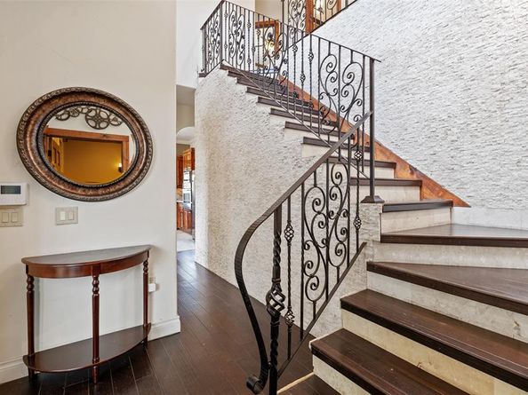 201 Cowal DR N, Spicewood TX 78669