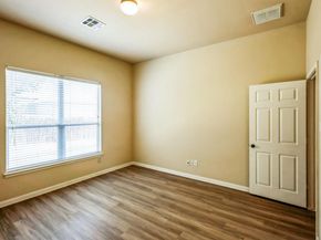 220 Valona LOOP, Round Rock TX 78681