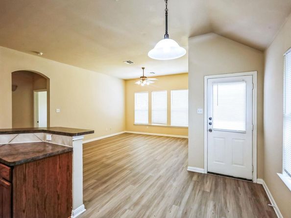 220 Valona LOOP, Round Rock TX 78681