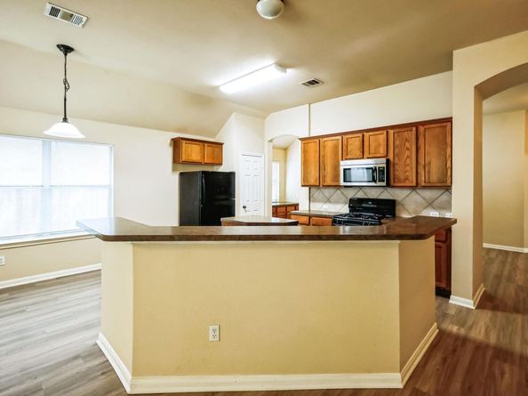 220 Valona LOOP, Round Rock TX 78681