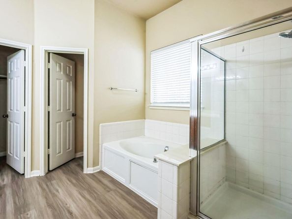 220 Valona LOOP, Round Rock TX 78681