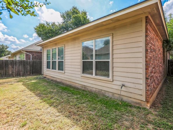 220 Valona LOOP, Round Rock TX 78681