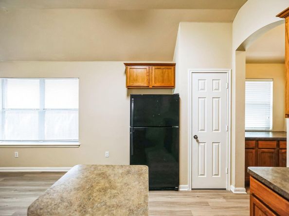220 Valona LOOP, Round Rock TX 78681