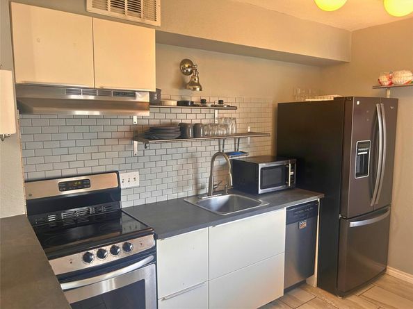 1840 Burton DR 103, Austin TX 78741