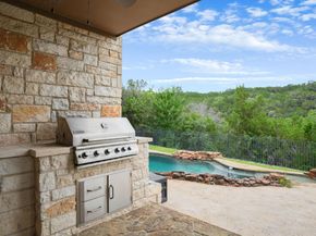 121 Burgess LN, Austin TX 78738