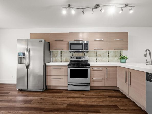 1101 Grove BLVD 208, Austin TX 78741