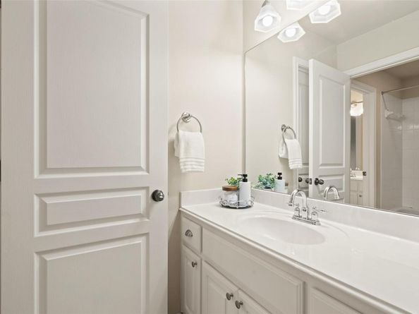 304 Las Colinas DR, Georgetown TX 78628