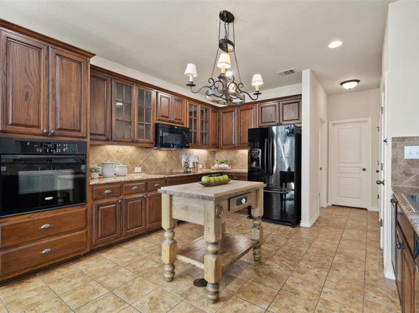 304 Las Colinas DR, Georgetown TX 78628