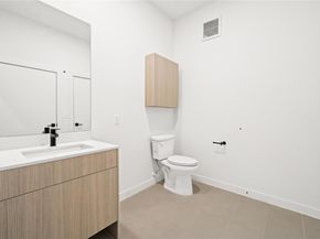 2209 S 1st ST 108, Austin TX 78704