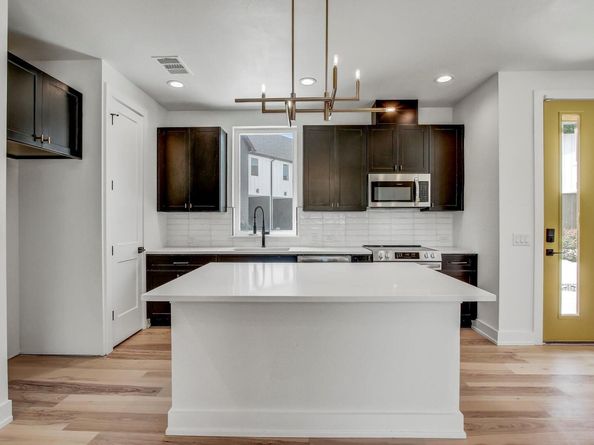 4127 E 12th ST 4, Austin TX 78721