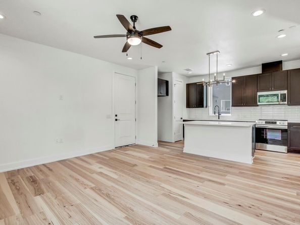 4127 E 12th ST 4, Austin TX 78721