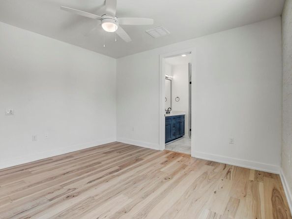 4127 E 12th ST 4, Austin TX 78721