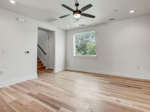 4127 E 12th ST 4, Austin TX 78721