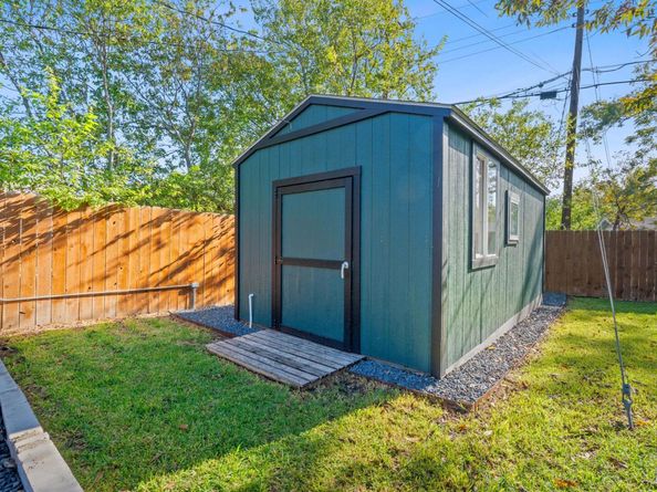 8801 Redfield LN, Austin TX 78758