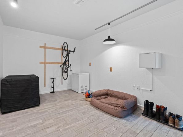 8801 Redfield LN, Austin TX 78758