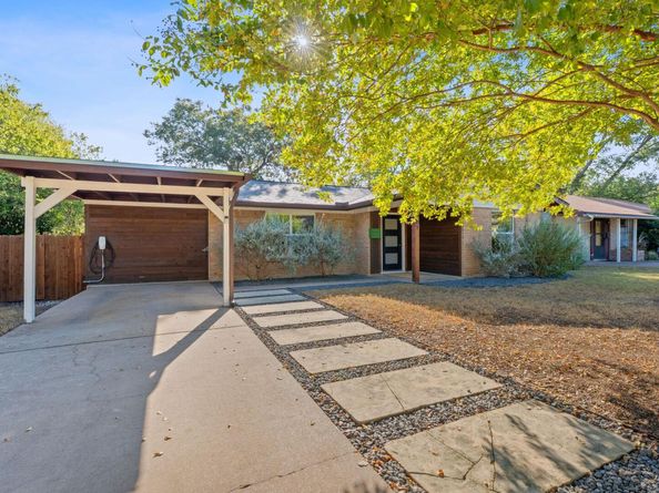 8801 Redfield LN, Austin TX 78758