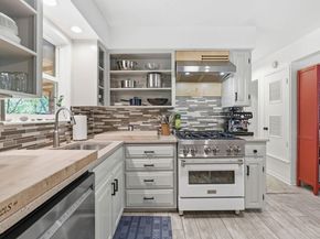 8801 Redfield LN, Austin TX 78758