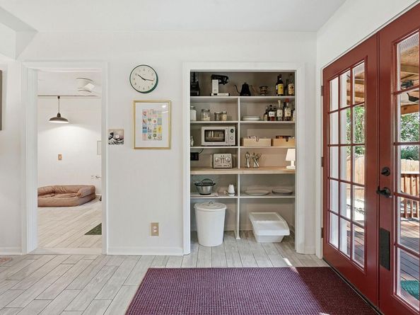 8801 Redfield LN, Austin TX 78758