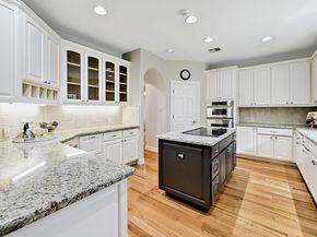 22 Hedgebrook WAY, The Hills TX 78738