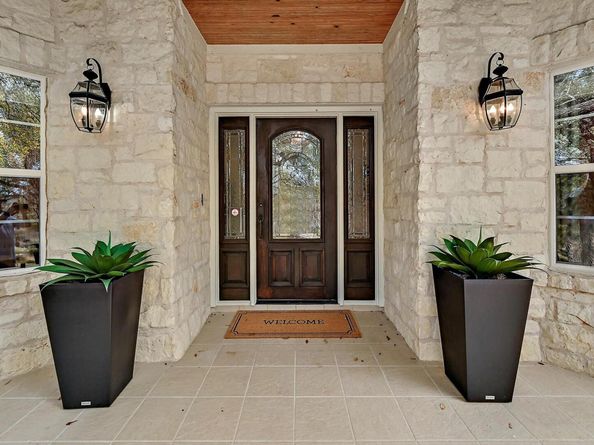 22 Hedgebrook WAY, The Hills TX 78738