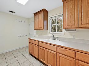 22 Hedgebrook WAY, The Hills TX 78738