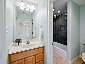 22 Hedgebrook WAY, The Hills TX 78738