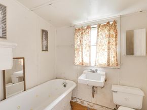 2705 E 2nd ST, Austin TX 78702