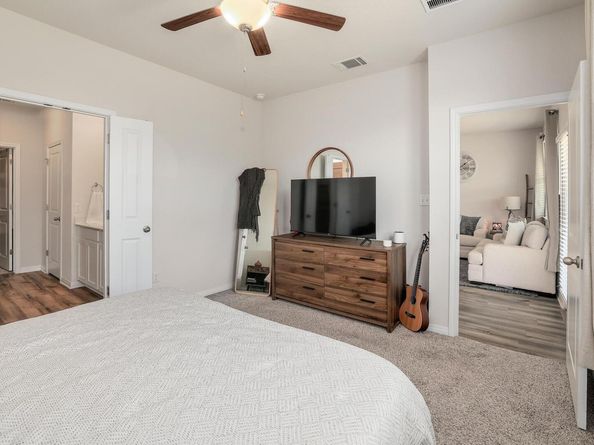208 Wild Spur LN, Liberty Hill TX 78642