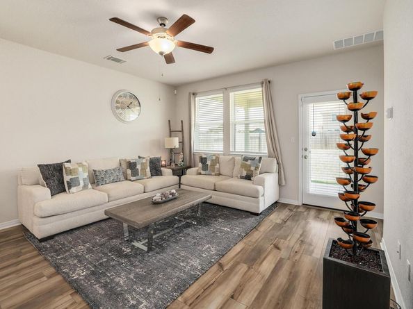 208 Wild Spur LN, Liberty Hill TX 78642