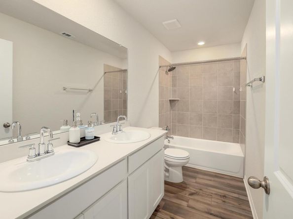 208 Wild Spur LN, Liberty Hill TX 78642