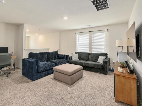 208 Wild Spur LN, Liberty Hill TX 78642