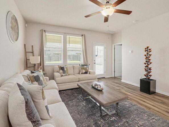 208 Wild Spur LN, Liberty Hill TX 78642