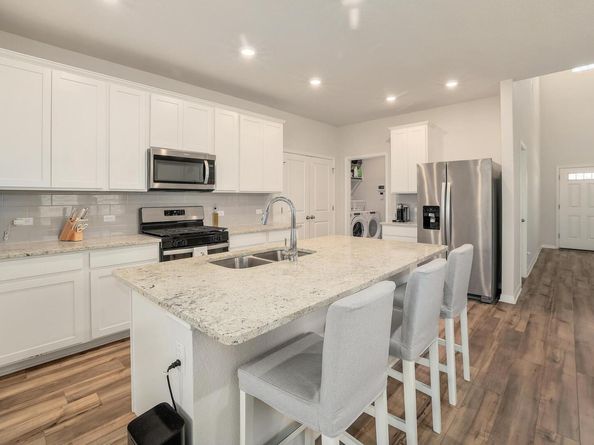 208 Wild Spur LN, Liberty Hill TX 78642