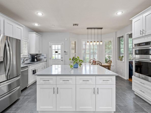 6804 Robert Dixon DR, Austin TX 78749
