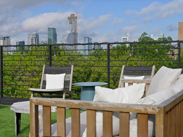 2002 E 8th ST, Austin TX 78702