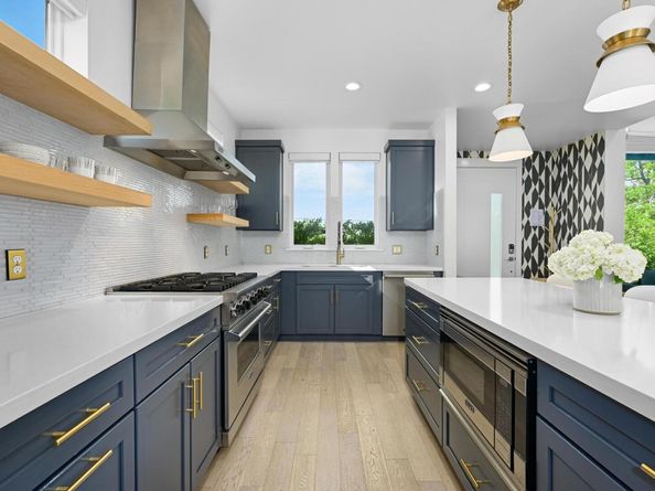 2002 E 8th ST, Austin TX 78702