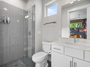 2002 E 8th ST, Austin TX 78702