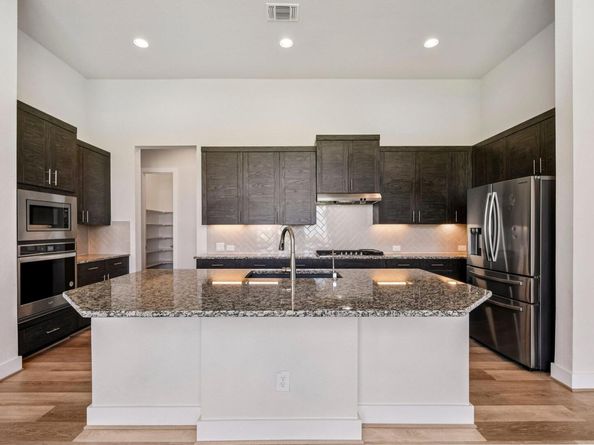 181 Benedum WAY, Liberty Hill TX 78642