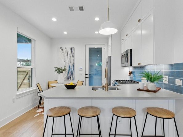 2105 SL Davis Ave. #2, Austin TX 78702