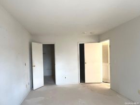 92 Cambridge Drive 92, Copiague NY 11726