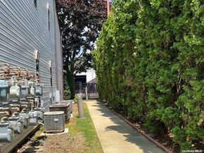 92 Cambridge Drive 92, Copiague NY 11726