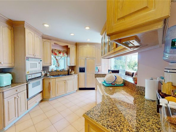 14 Alemeda Street, Inwood NY 11096