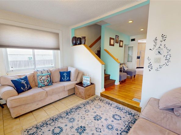 14 Alemeda Street, Inwood NY 11096