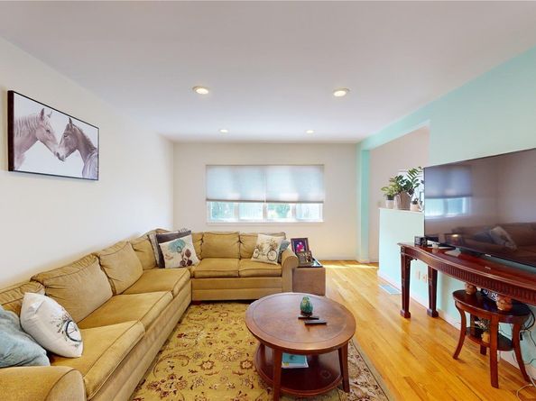 14 Alemeda Street, Inwood NY 11096